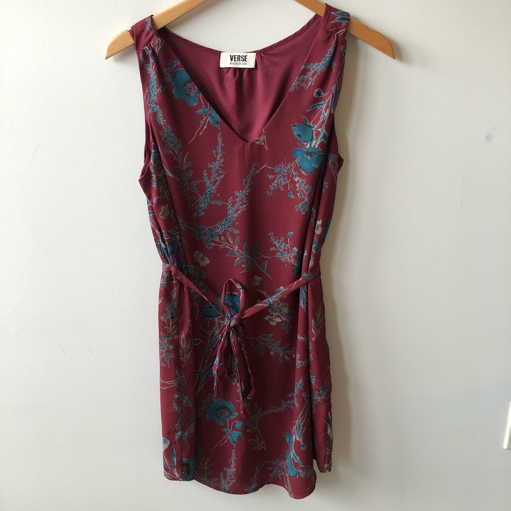 Adorable Burgundy Floral Dress!❤️